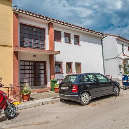 Tridesettri Apartman *