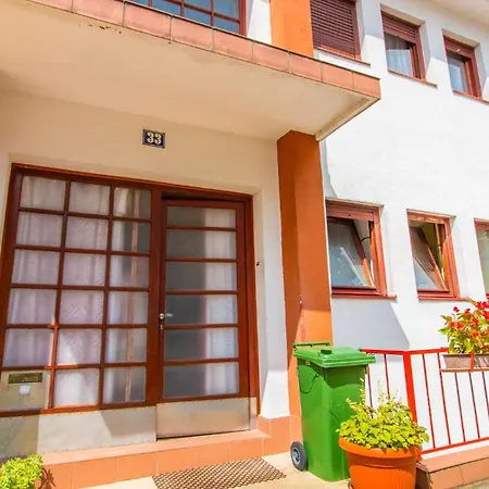 Tridesettri Apartment
