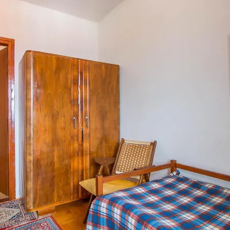 Tridesettri Apartment