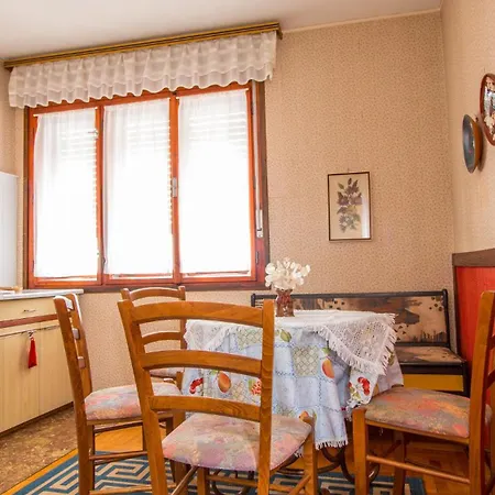 Apartament Tridesettri