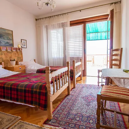 Apartament Tridesettri